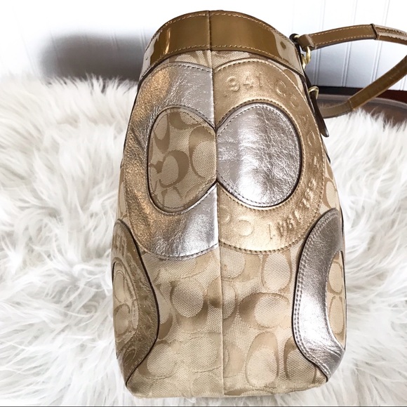 Coach Carly Signature Patchwork Tote. - Picture 6 of 16